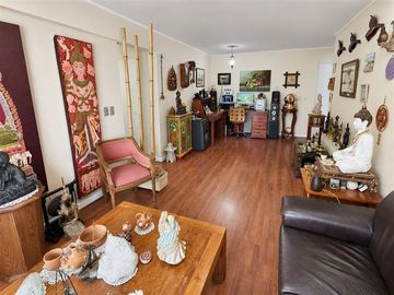 REAL OPORTUNIDAD: Amplio Departamento en venta de 3H y 2B