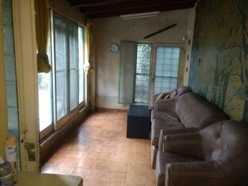 VENTA. MORON. CHALET 4 AMB CON GRAN FONDO LIBRE
