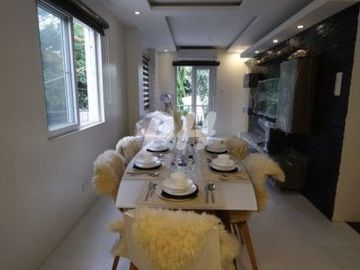 Modern Townhouse For Sale In Fairview near Commonwealth Avenue PH995
