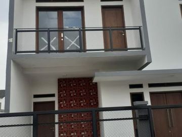 Hunian Exclusive Strategis 2 lantai 750 meter ke Sarana Olah Raga Arcamanik Harga 700 juta-an MURAH !!