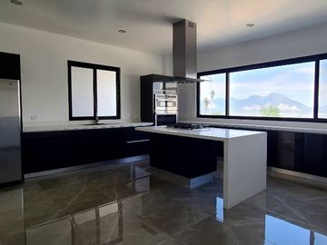 CASA EN VENTA EN CUMBRES