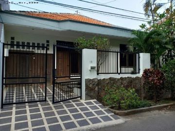 Rumah Jemursari cocok untuk kantor Semi Furnished, Strategis