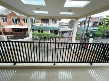 Rumah Modern Posisi Hook Dalam Komplek Mega Cinere Harga Menarik