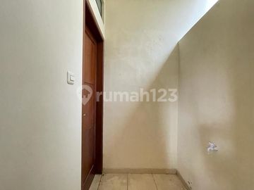 Rumah Modern Posisi Hook Dalam Komplek Mega Cinere Harga Menarik