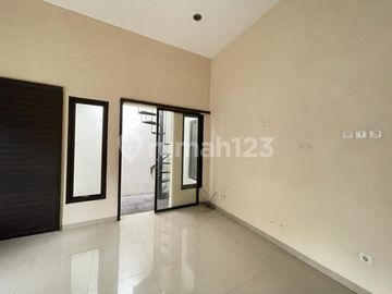 Rumah Modern Posisi Hook Dalam Komplek Mega Cinere Harga Menarik