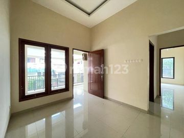 Rumah Modern Posisi Hook Dalam Komplek Mega Cinere Harga Menarik