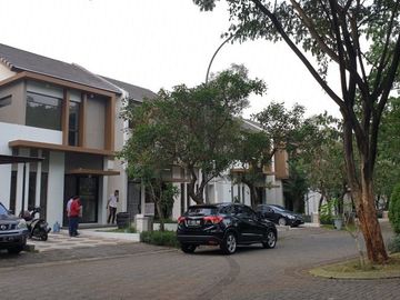 Disewakan Rumah Cluster Foglio, Foresta, BSD City, Tangerang - Semi Furnish Lokasi strategis