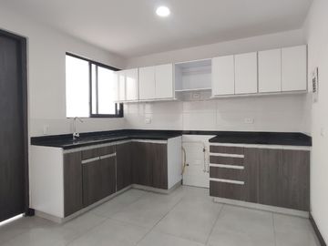 casa en venta en lomitas del trapiches. Cod V30039