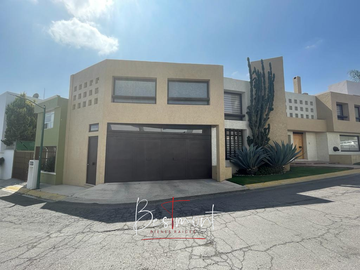 Increíble Casa en Venta con Loft en Fraccionamiento la Trinidad