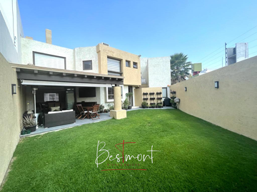 Increíble Casa en Venta con Loft en Fraccionamiento la Trinidad