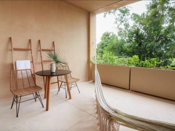 Condominio con terraza de 33 m2, rooftop con jacuzzi y alberca con vista al camp