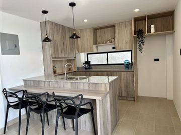 CASA DE DOS PISOS EN URB PRIVADA EN PORTOVIEJO, NORTE