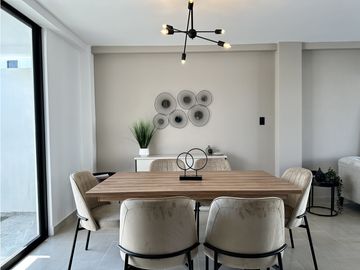CASA DE DOS PISOS EN URB PRIVADA EN PORTOVIEJO, NORTE