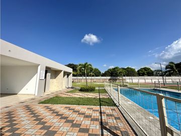 CASA DE DOS PISOS EN URB PRIVADA EN PORTOVIEJO, NORTE