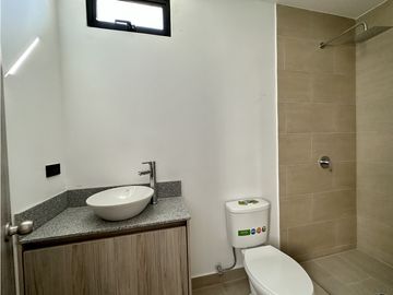 CASA DE DOS PISOS EN URB PRIVADA EN PORTOVIEJO, NORTE