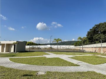 CASA DE DOS PISOS EN URB PRIVADA EN PORTOVIEJO, NORTE