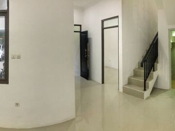 Rumah Pasar Minggu Minimalis dalam Cluster Siap Huni