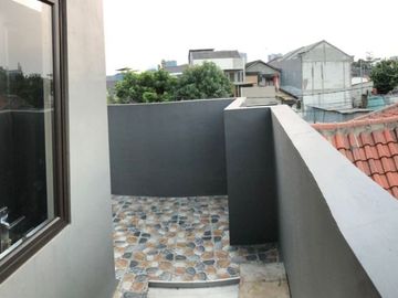 Rumah Pasar Minggu Minimalis dalam Cluster Siap Huni