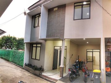 Rumah Pasar Minggu Minimalis dalam Cluster Siap Huni