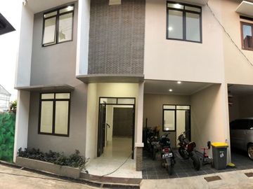 Rumah Pasar Minggu Minimalis dalam Cluster Siap Huni