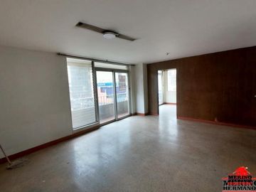 oficina en arriendo en la candelaria. Cod A3736