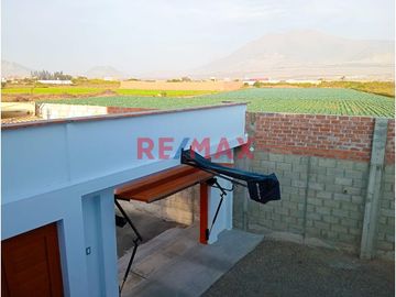 Venta de casa con amplio terreno dentro de condominio Sol de Las Delicias I en Moche,
Ubicado cerca de la playa de las Delicias, Plaza de Armas de Mo