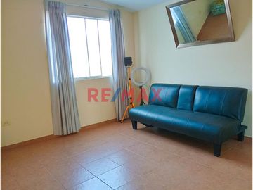 Venta de casa con amplio terreno dentro de condominio Sol de Las Delicias I en Moche,
Ubicado cerca de la playa de las Delicias, Plaza de Armas de Mo