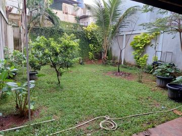 Rumah Siap Huni Halaman Belakang Luas Di Emerald Bintaro - Dv 6130 Br