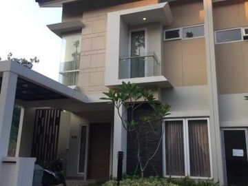 Rumah 2 lantai siap huni di dalam komplek lavanya cinere depok