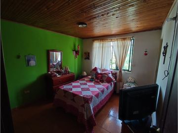 SE VENDE  CASA EN EL SUR DE AMENIA Q. COLOMBIA