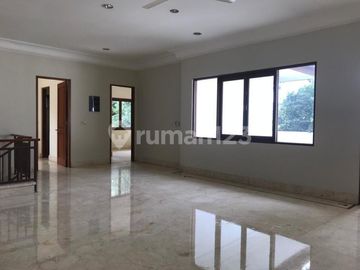 Rumah Mewah Bagus Luas Halaman Luas Swimming Pool di Tengah Kota Antasari Jakarta Selatan