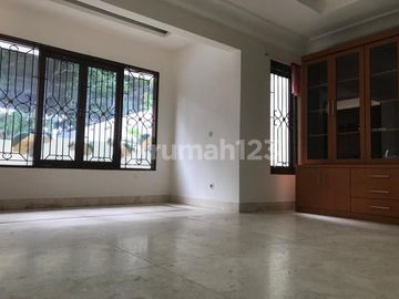 Rumah Mewah Bagus Luas Halaman Luas Swimming Pool di Tengah Kota Antasari Jakarta Selatan