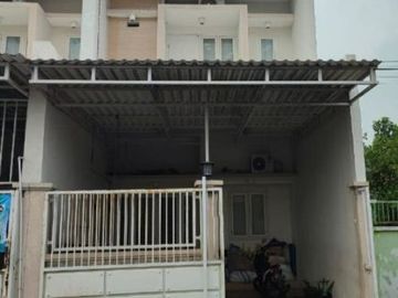 Rumah Kedinding Tengah Siap Huni, Row jalan 2.5 mobil