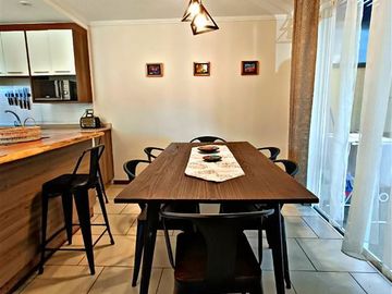 Amplia casa en venta 4D/3B Los Robles II, Pucón
