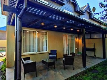 Amplia casa en venta 4D/3B Los Robles II, Pucón