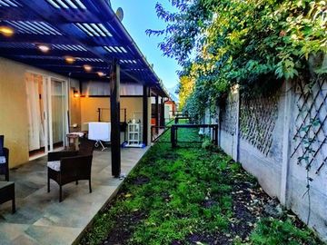 Amplia casa en venta 4D/3B Los Robles II, Pucón