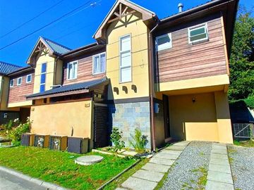 Amplia casa en venta 4D/3B Los Robles II, Pucón