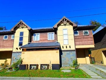 Amplia casa en venta 4D/3B Los Robles II, Pucón