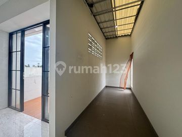 Brand New Rumah American Classic 3,5 Lantai di Jagakarsa