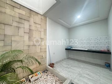 Brand New Rumah American Classic 3,5 Lantai di Jagakarsa
