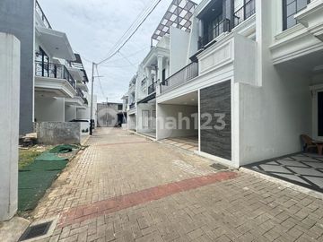 Brand New Rumah American Classic 3,5 Lantai di Jagakarsa