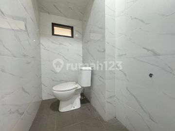 Brand New Rumah American Classic 3,5 Lantai di Jagakarsa