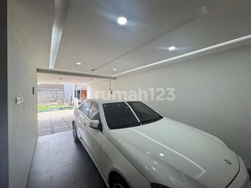 Brand New Rumah American Classic 3,5 Lantai di Jagakarsa