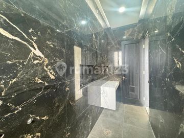 Brand New Rumah American Classic 3,5 Lantai di Jagakarsa