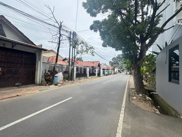 Brand New Rumah American Classic 3,5 Lantai di Jagakarsa