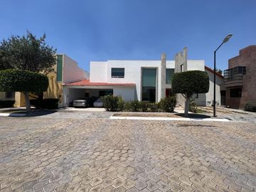 EXCELENTE CASA EN VENTA EN  CLUSTER 444 LOMAS DE ANGELÓPOLIS