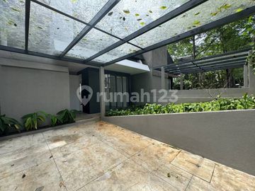 Rumah Asri di Cinere Minimalist Modern dengan Halaman Luas