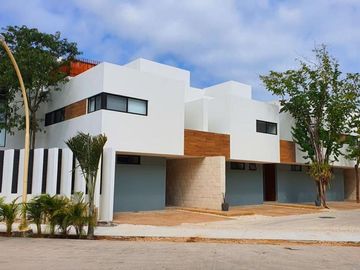 Casa con jacuzzi y rooftop, en residencial exclusivo El Cielo, venta Playa del C