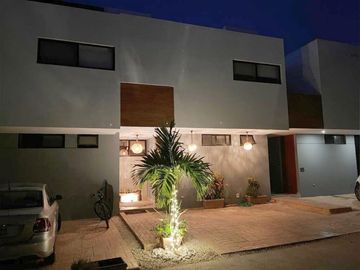 Casa con jacuzzi y rooftop, en residencial exclusivo El Cielo, venta Playa del C