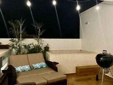 Casa con jacuzzi y rooftop, en residencial exclusivo El Cielo, venta Playa del C